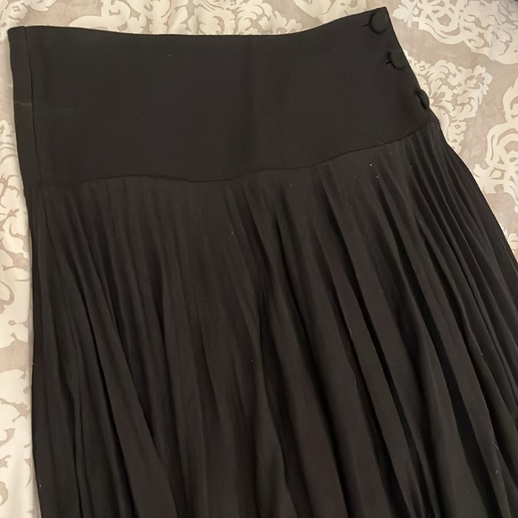 Skirt - Picture 3 of 4